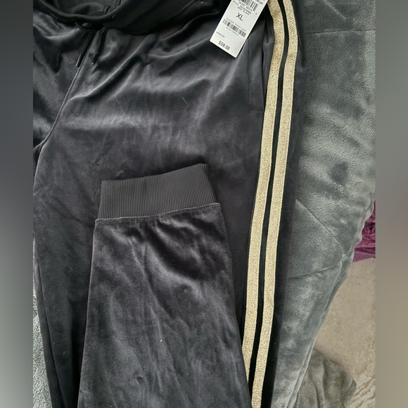 INC velour jump suit its a size XL black with gold pin strips - Picture 8 of 12